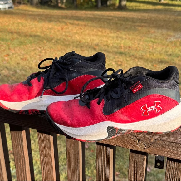Under Armour Red and Black Basketball sneakers Youth size 7 - Picture 1 of 5